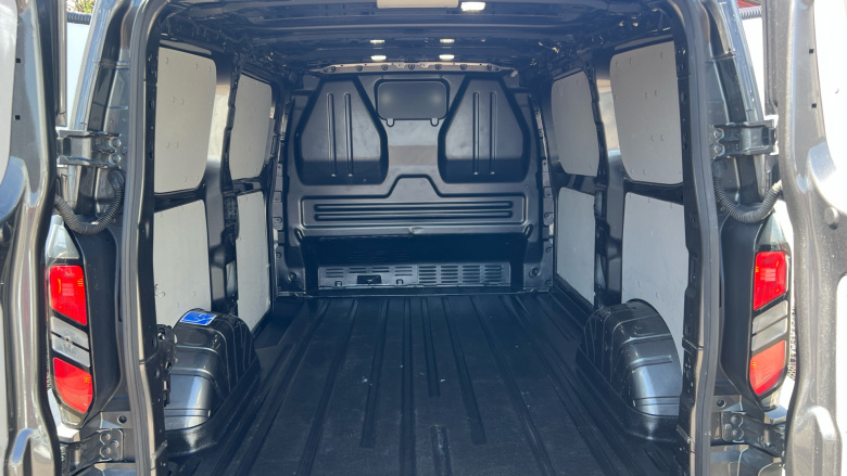 Ford Transit Custom 300 L1 Diesel Fwd 2.0 EcoBlue 136ps H1 Van Limited